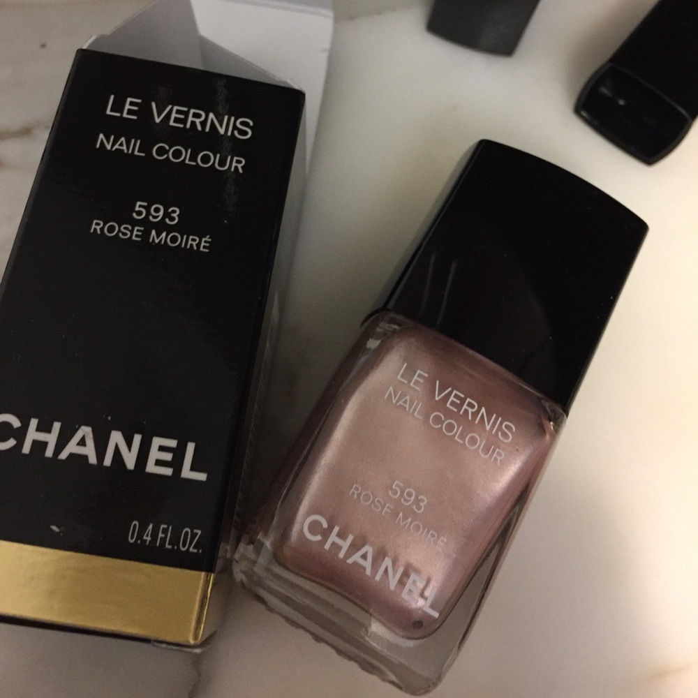 [sold]New Chanel le vernis nail colour
